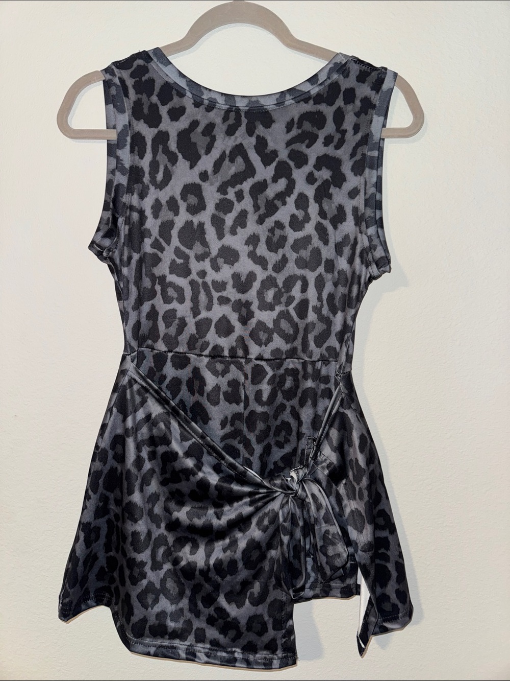 Black & Gray Leopard Print Tie-Waist Sleeveless Athletic Dress